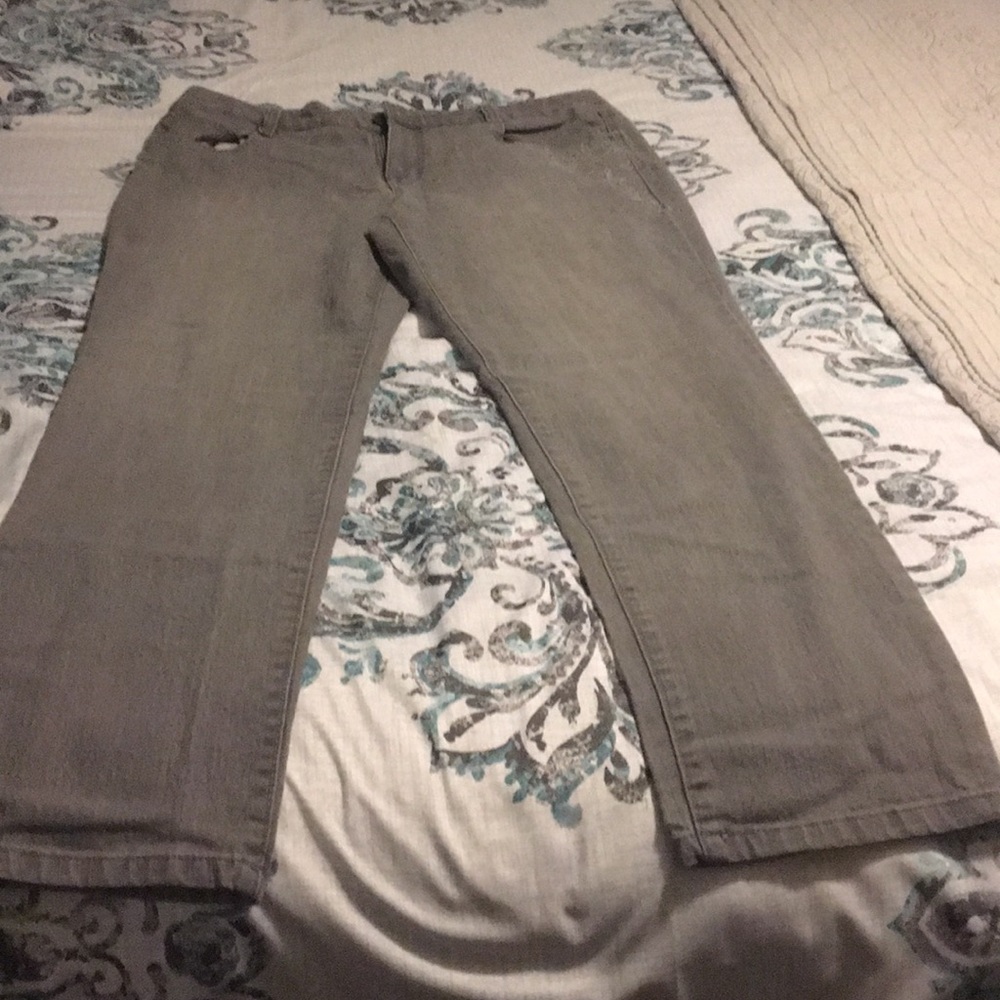 LAST CHANCE Gray wash jeans